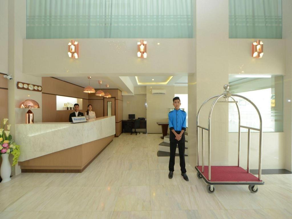 Hotel Lexus Янгон Экстерьер фото