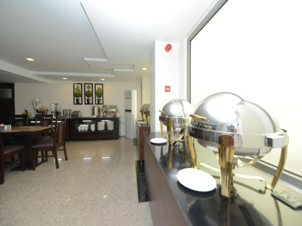 Hotel Lexus Янгон Экстерьер фото