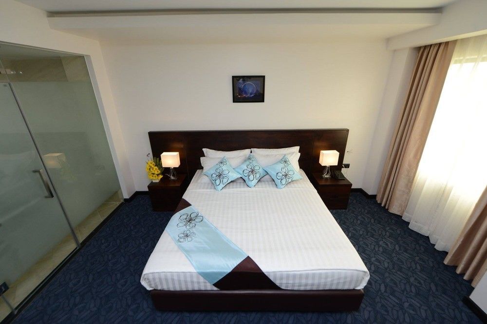 Hotel Lexus Янгон Экстерьер фото